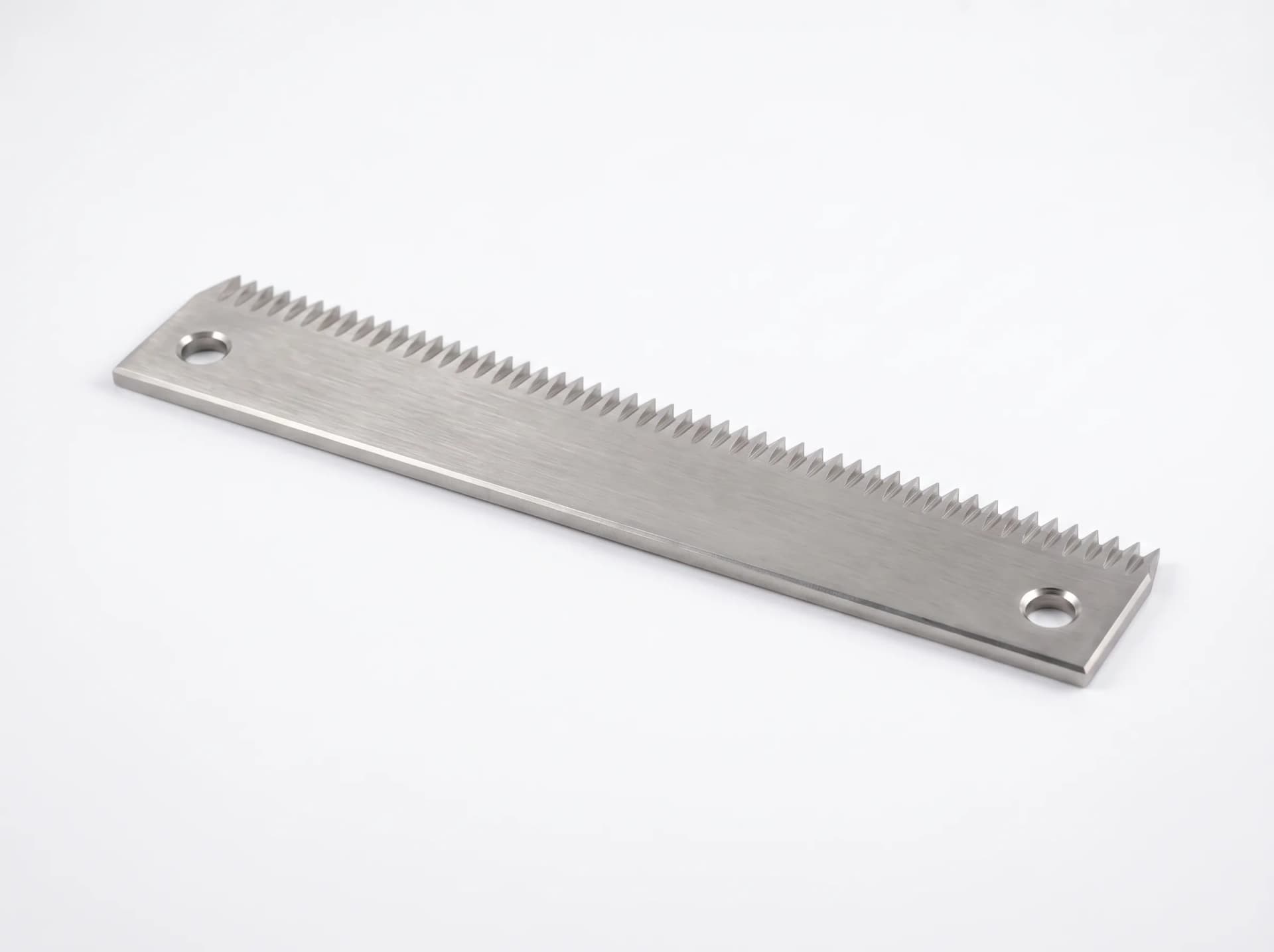 Gezahntes Messer, 2074 — Studiofoto